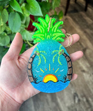 Load image into Gallery viewer, Island Pineapple
