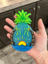 Load image into Gallery viewer, Island Pineapple
